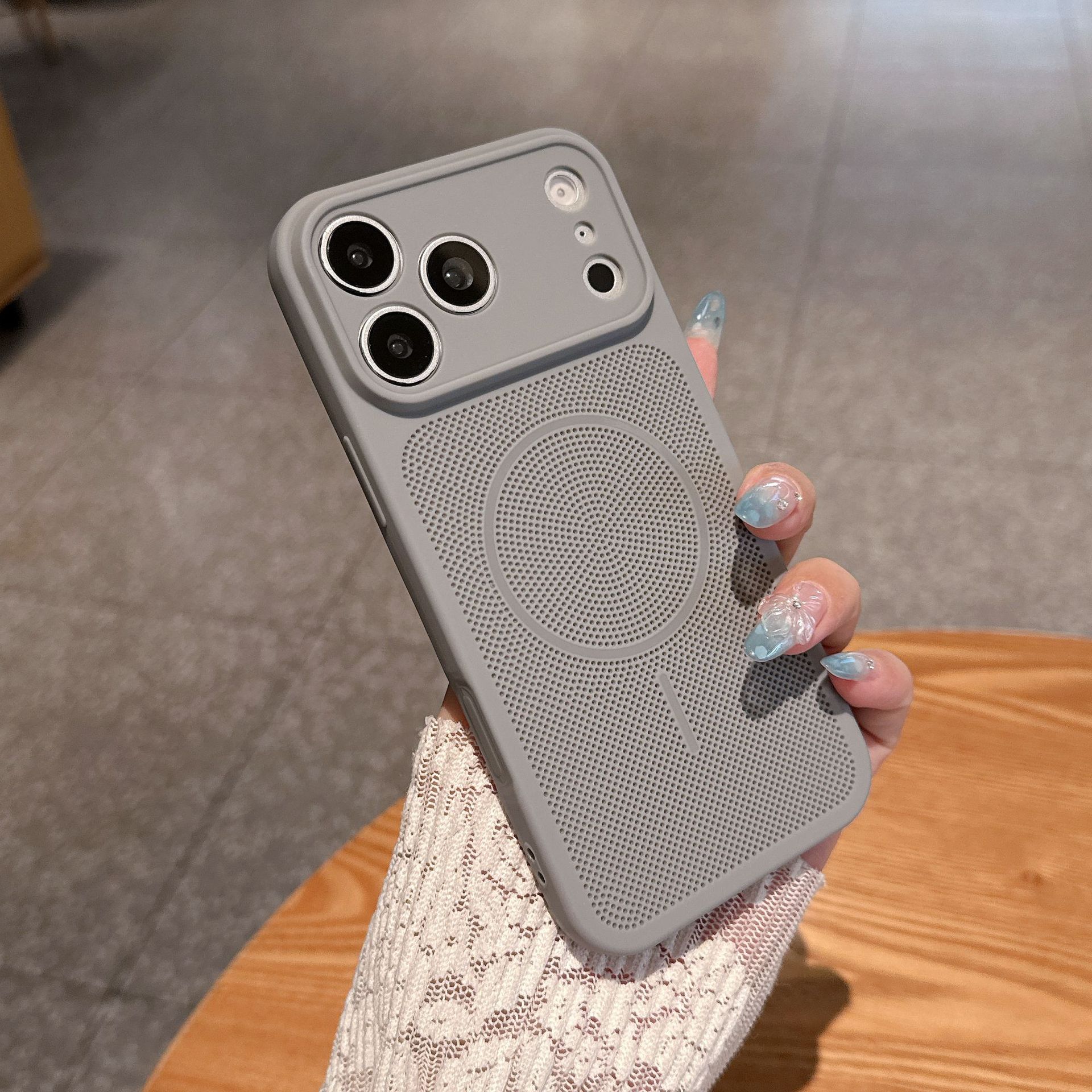 Funda de Malla Transpirable para iPhone 17 de Silicona, Disipación de Calor image 10
