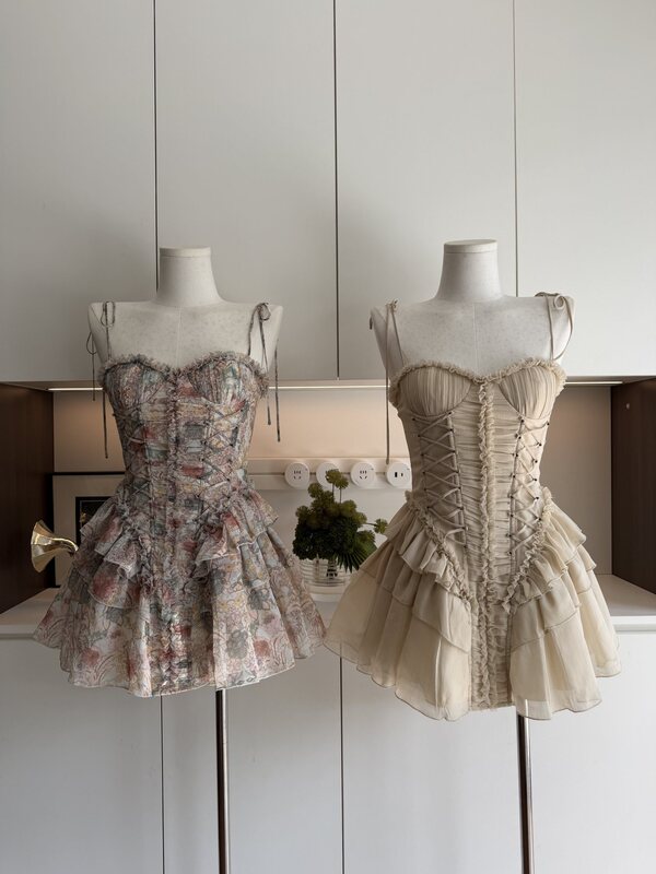 Your Lazy Llan London Past-Inspired Lively Girl's Heavy-Duty Printed Fishbone Waist-Cinching Ruffle Dress