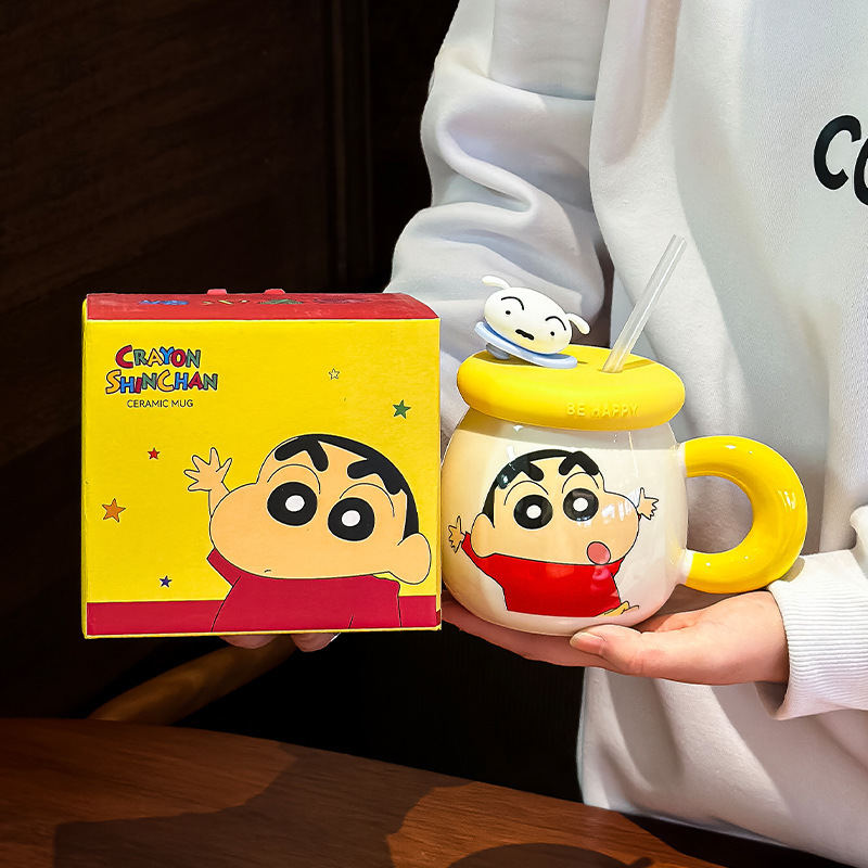 Taza Crayon Shin-chan Regalo de cumpleaños Desayuno Taza de pareja de leche para niñas Taza de cerámica práctica con tapa Regalo de mano