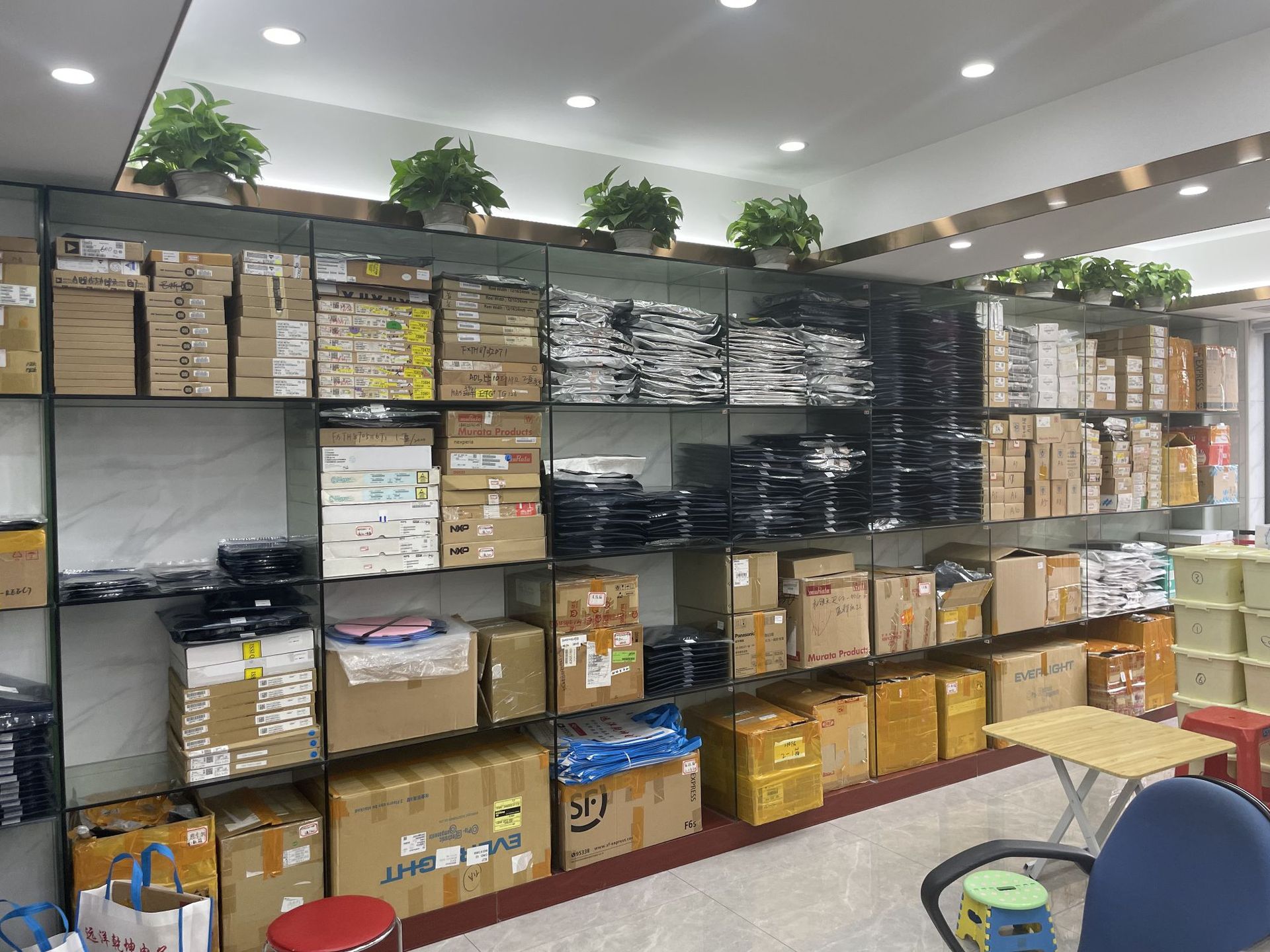 LTH7R 封装SOT-23-5 贴片 4.2V锂电池充电芯片LTC4054R全新-阿里巴巴