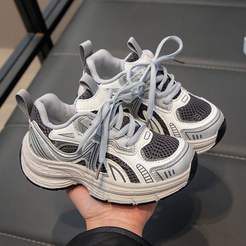 Zapatos de papá de moda para niñas 2025 primavera y otoño nuevos zapatos deportivos ligeros de malla para niños zapatos casuales de moda para niños