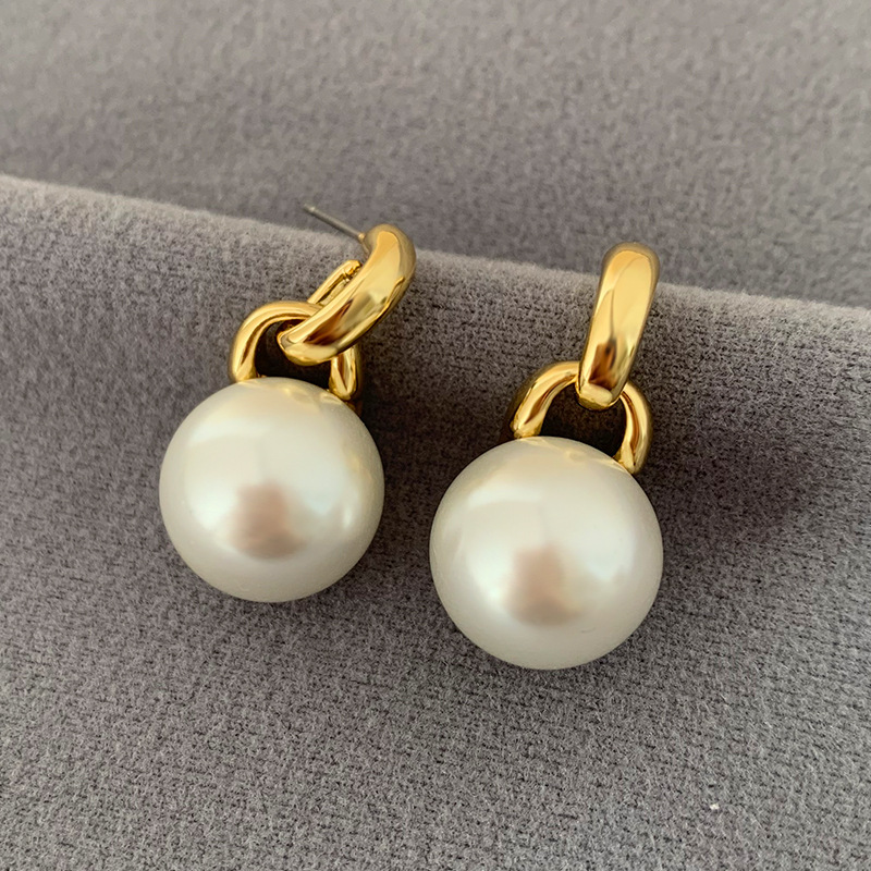16g Weight 925 Sterling Silver Ear Needle Material Pearl Inlay Material Ear Cuffs, Ear Studs Classification 1 Pair Quantity Banquet, Daily, Date Occasion Copper Material Geometric Pattern All Seasons Season Women's Gender Plating, Inlay Design Elegant Style 1 Pair Elegant Geometric Plating Inlay Copper Pearl Ear Cuffs Ear Studs 14