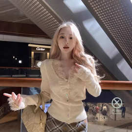 蕾丝拼接v领针织衫女秋2025新款洋气软糯毛衣内搭马海毛打底上衣