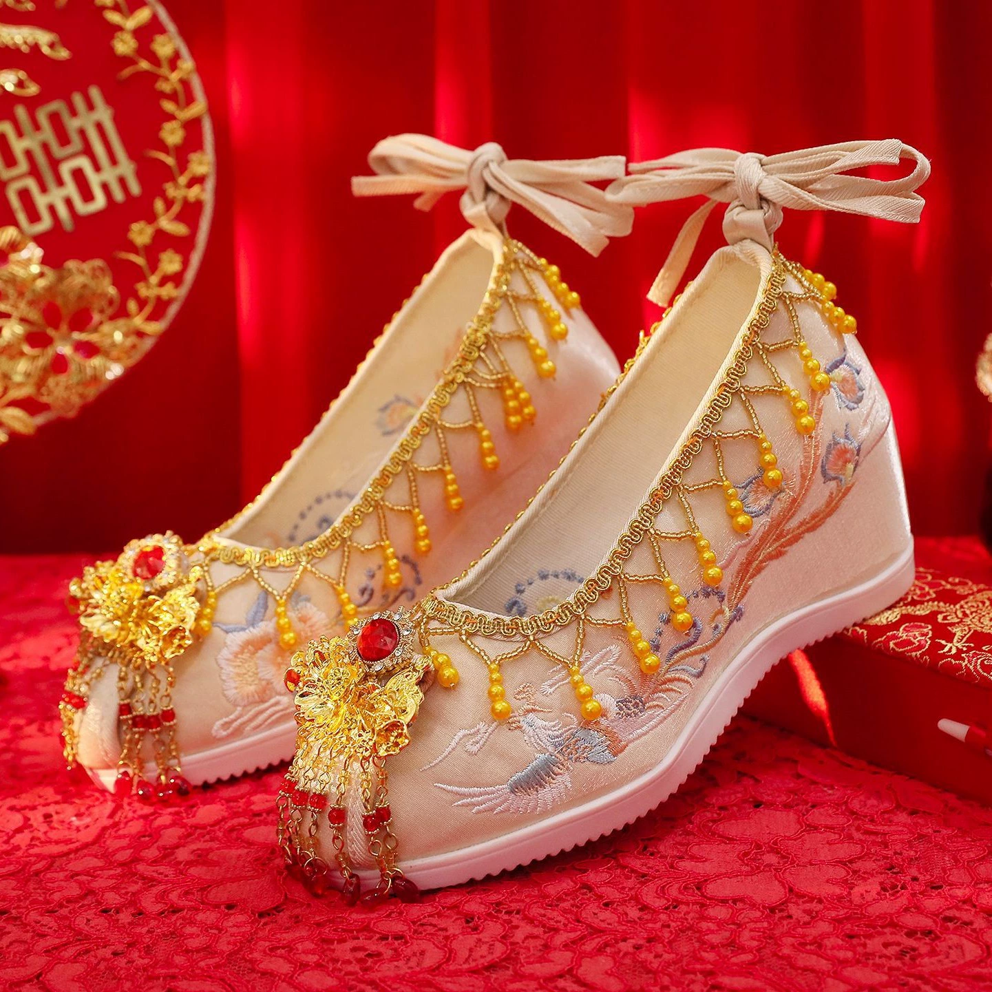 Обувь Hanfu свадебные туфли с жемчугом xiuhe вышитые туфли женские китайские красные свадебные туфли в старинном стиле hanfu внутреннее увеличение роста старинные костюмные туфли