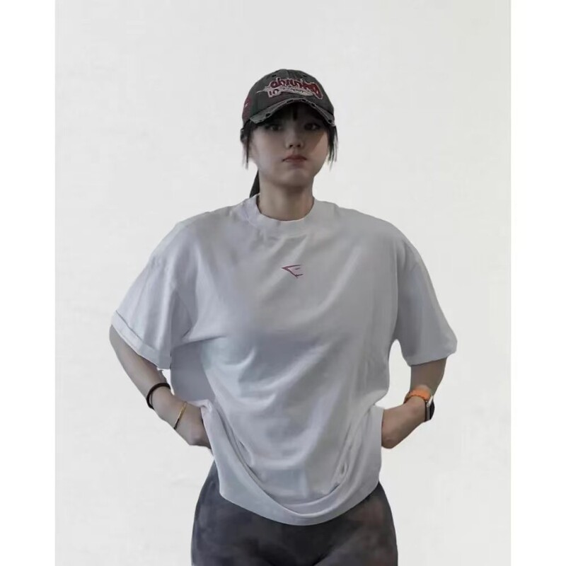 オーバーサイズのファッショナブルなスポーツスタイルのシックなプリント綿100%半袖Tシャツ、トレンディな個性のトップス|undefined