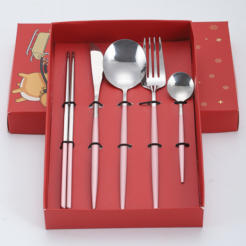 Amazon caja de regalo de Navidad transfronteriza cuchillo de acero inoxidable portugués, tenedor y cuchara conjunto de cuatro piezas cuchillo de carne y tenedor cuchara de comida principal