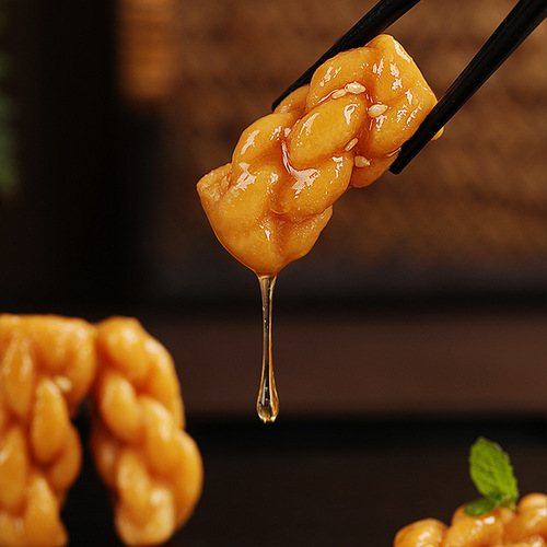 Whole box of handmade independent small packaging office casual Internet celebrity snacks wholesale salt and pepper brown sugar small twists