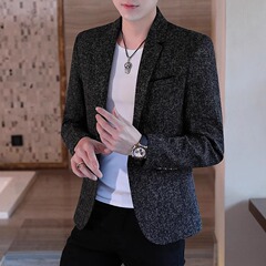 クロスボーダーの小さいスーツは秋の新型の男性青年カジュアルスーツの格好いいコートのビジネス紳士服の上着を修理して卸売りします。