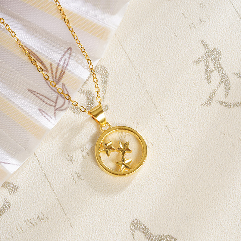 Colgante de estrella hueca de oro de arena vietnamita, lujo ligero, moda, diseño duradero, joyería de oro de imitación de alta gama de todo fósforo