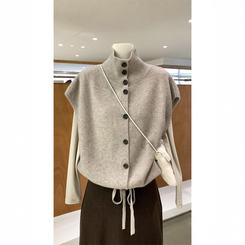Korean-Style Stand-Up Collar Buttoned Sleeveless Knitted Vest with Drawstring Design, Layered Vest Top in Old Money Style Korean-Style Stand-Up Collar Buttoned Sleeveless Knitted Vest with Drawstring Design, Layered Vest Top in Old Money Style