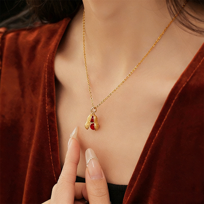 Moda europea y americana de alta calidad goteo de aceite rojo conejo estrellas fuegos artificiales buenas cosas colgante de maní collar pendientes de Año Nuevo