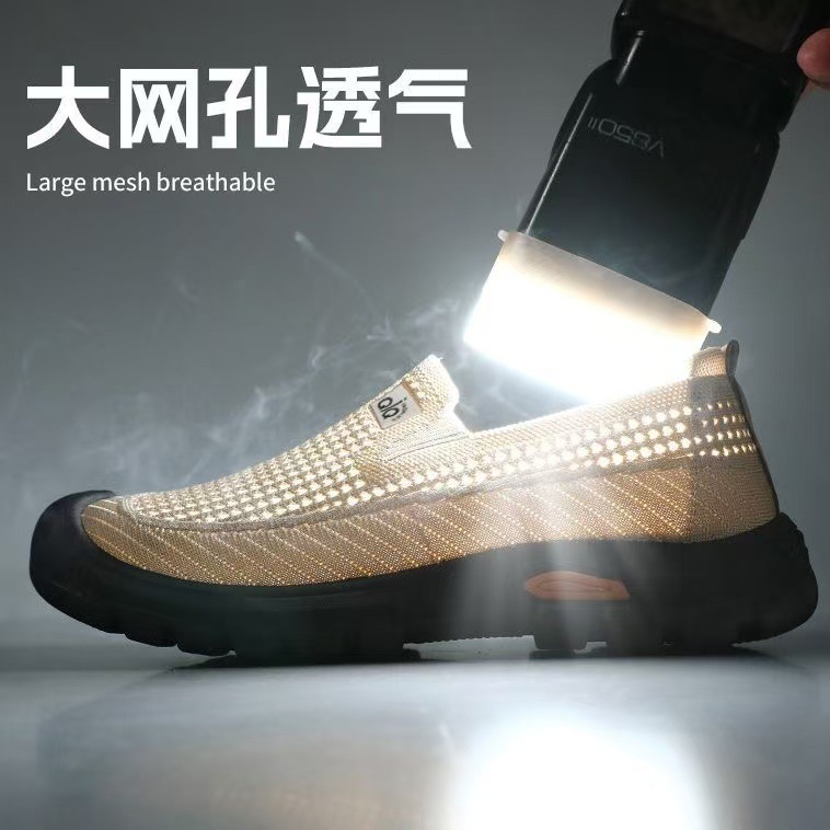Nuevos zapatos transpirables de verano de malla de un pie de zapatos deportivos de mediana edad con suela suave cómodos zapatos casuales ligeros al por mayor