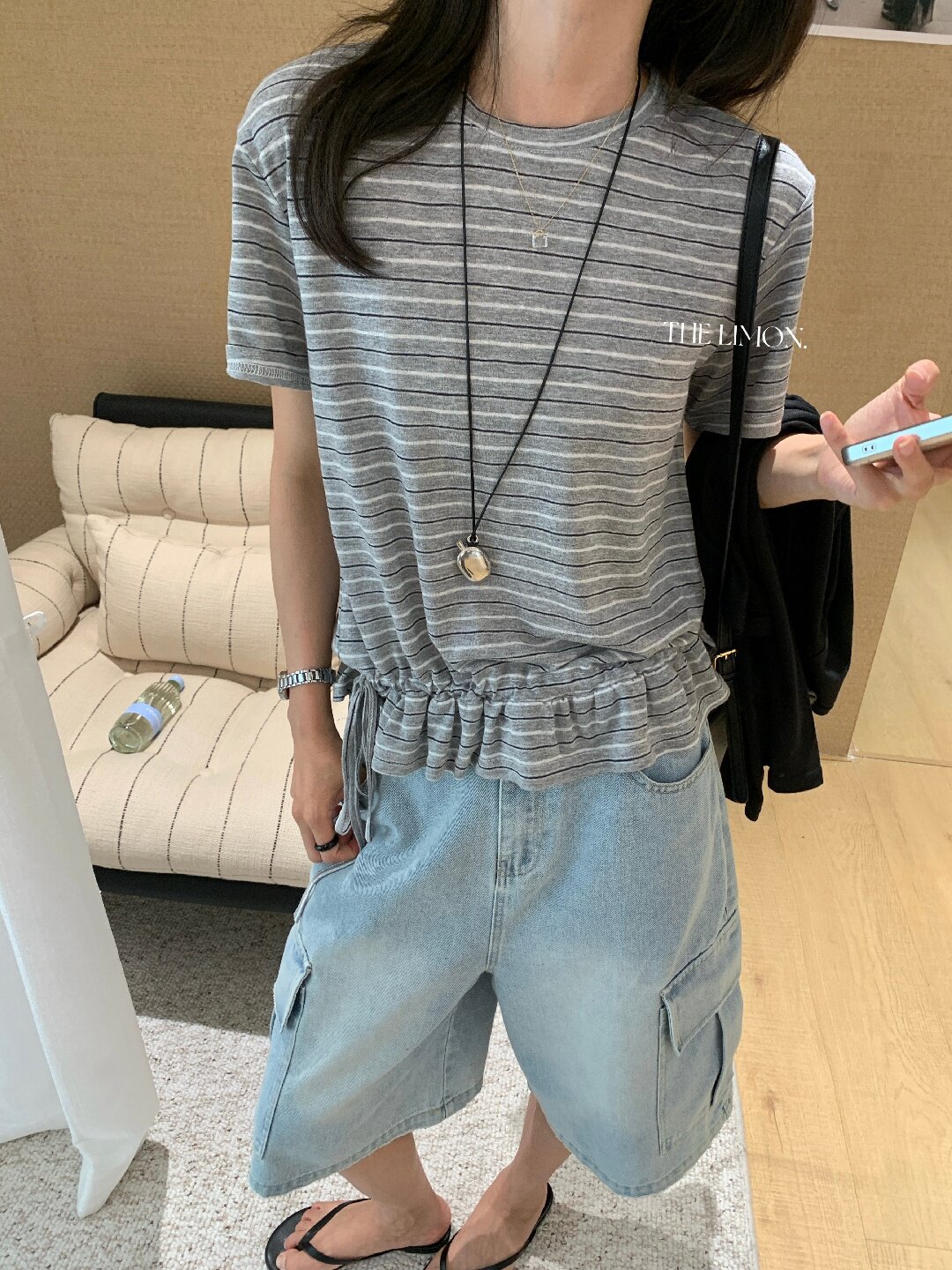 Áo thun nữ tay ngắn cổ tròn sọc kẻ phối bèo nhún, thiết kế eo rút dây thời trang — màu đen, màu trắng chi tiết 27