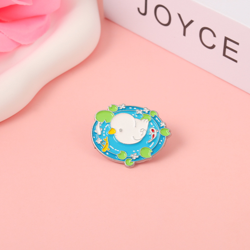 Cute Flower Duck Alloy Stoving Varnish Brooches display picture 1