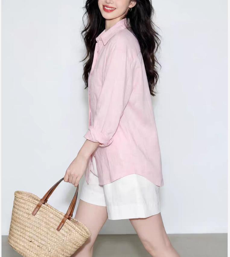 Áo sơ mi nữ linen tay dài cổ ve phong cách Old Money, chất liệu lanh thoáng mát mùa hè 2026 — màu hồng chi tiết 3