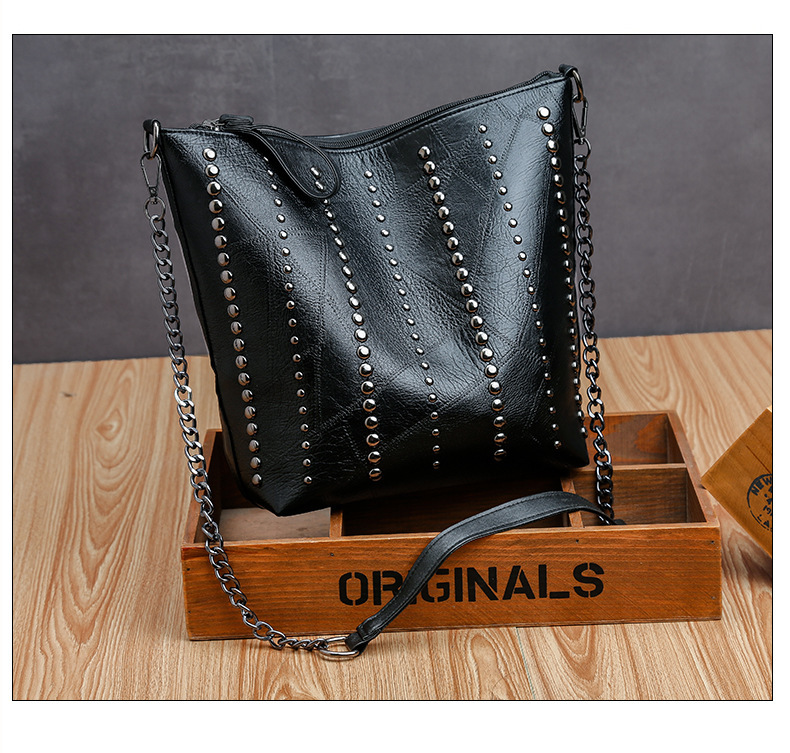 All Seasons Season Women's Medium Pu Leather Solid Color Vintage Style Classic Style Square Zipper Crossbody Bag