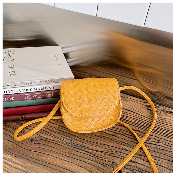 Moda coreana, bolso de hombro para hombres y mujeres, bolso de hombro para niños, bolso de hombro mini para bebés, nuevo tipo de bolso para niños simple de color sólido.