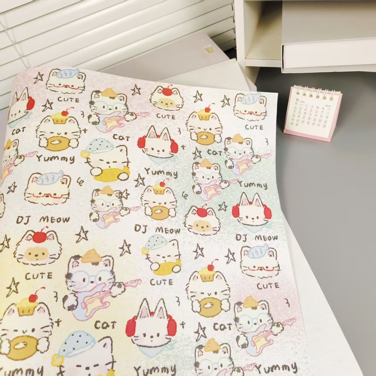 Original arco iris coreano gato papel de embalaje de regalo nuevo ins papel de embalaje de dibujos animados creativos de alto valor facial