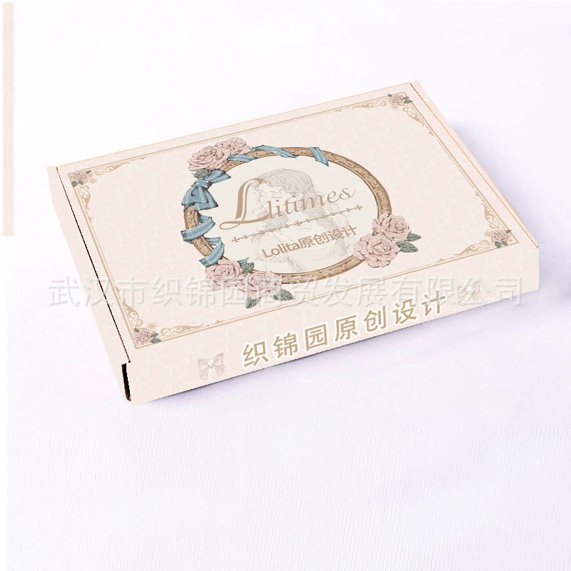 Белый ящик самолета (фотографированный с одеждой и отправкой)