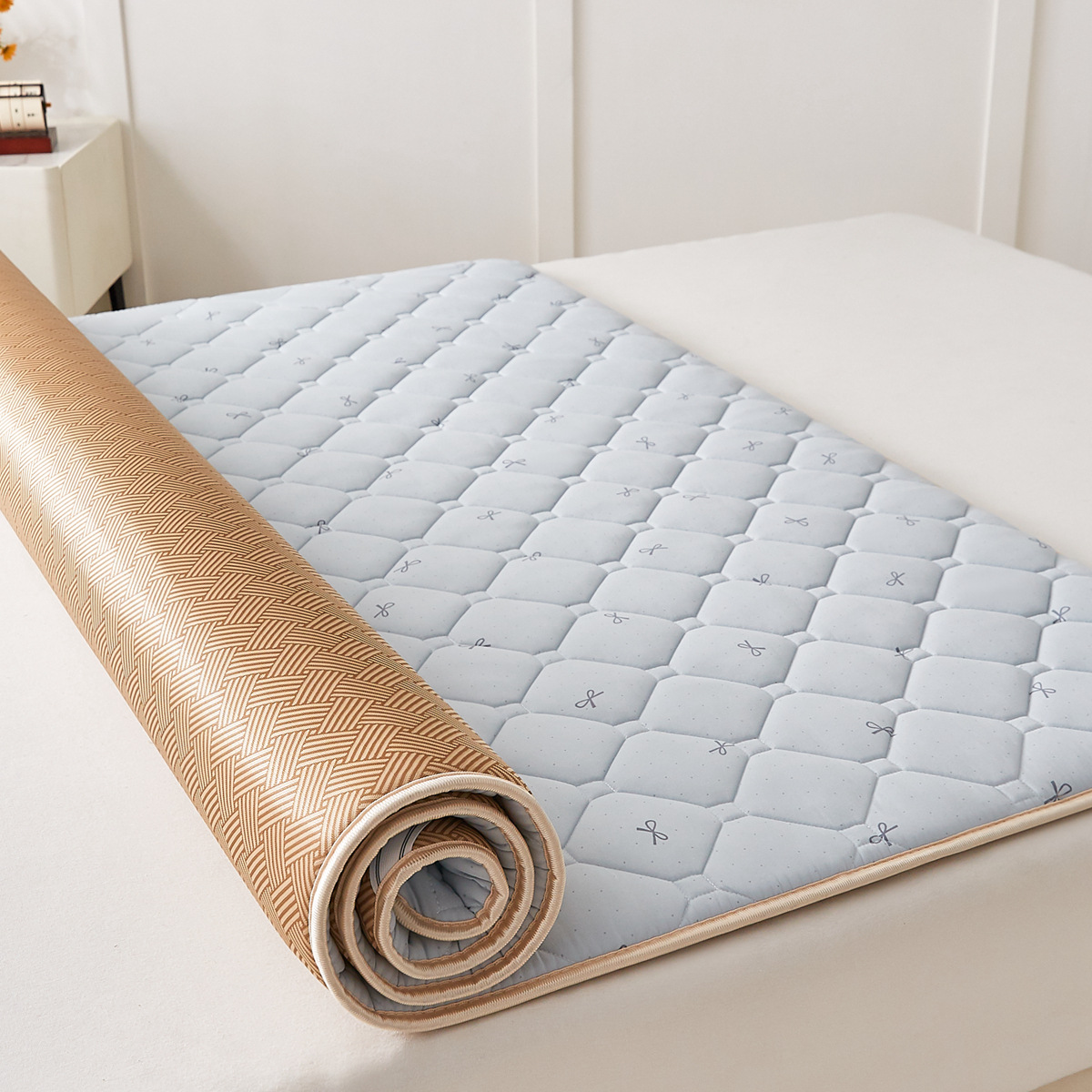 Four Seasons Mattress Soft Cushion Cooling Mat Mattress Dormitory Rattan Mat Mattress Protector Non-Slip Foldable Thin Mattress