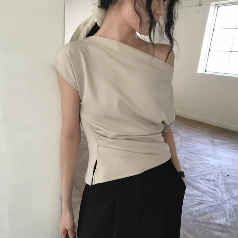 Платье для женщин 2025 весна-лето французский высококлассный квадратный воротник плиссированная талия дизайн нишевый стройнящий эффект маленькое черное платье