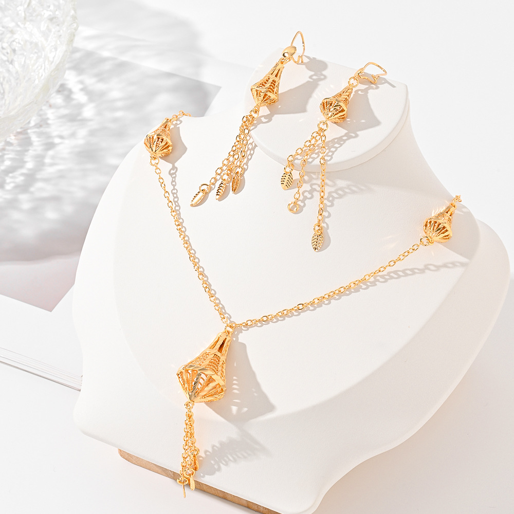 Joyería de moda europea y americana para mujeres bronce dorado pendientes de orejas collares opciones transfronterizas joyerías populares de Oriente Medio