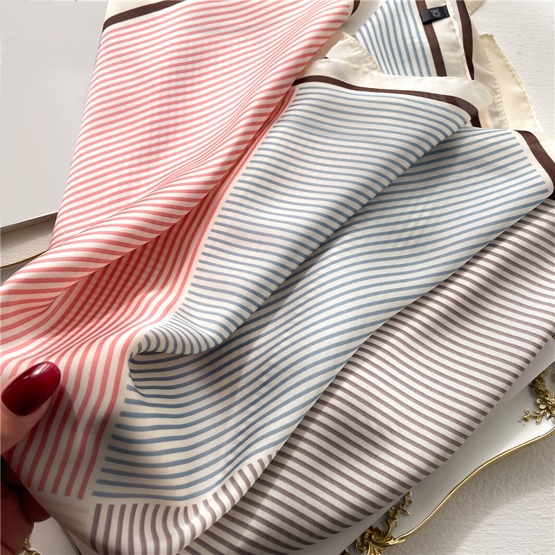 Foulard in seta da donna a righe quadrato scozzese versatile_voghion.com