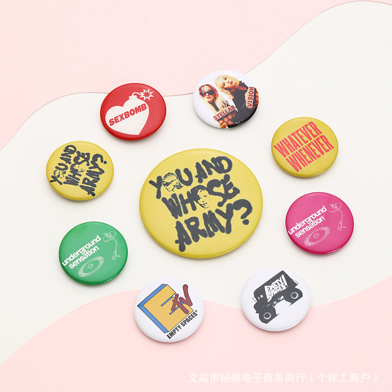 可定图案logo彩色圆形金属徽章胸针抛光亮面印刷别针刺马针胸牌