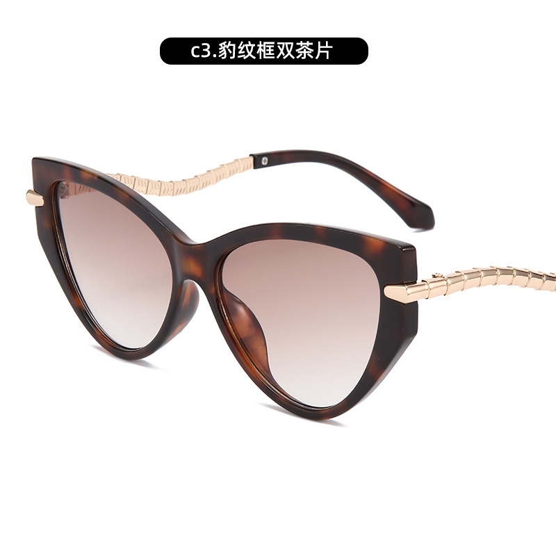 2025 nueva moda europea y americana ojo de gato gafas de sol anti-ultravioleta cadena de decoración de personalidad femenina gafas de sol de moda de alta calidad