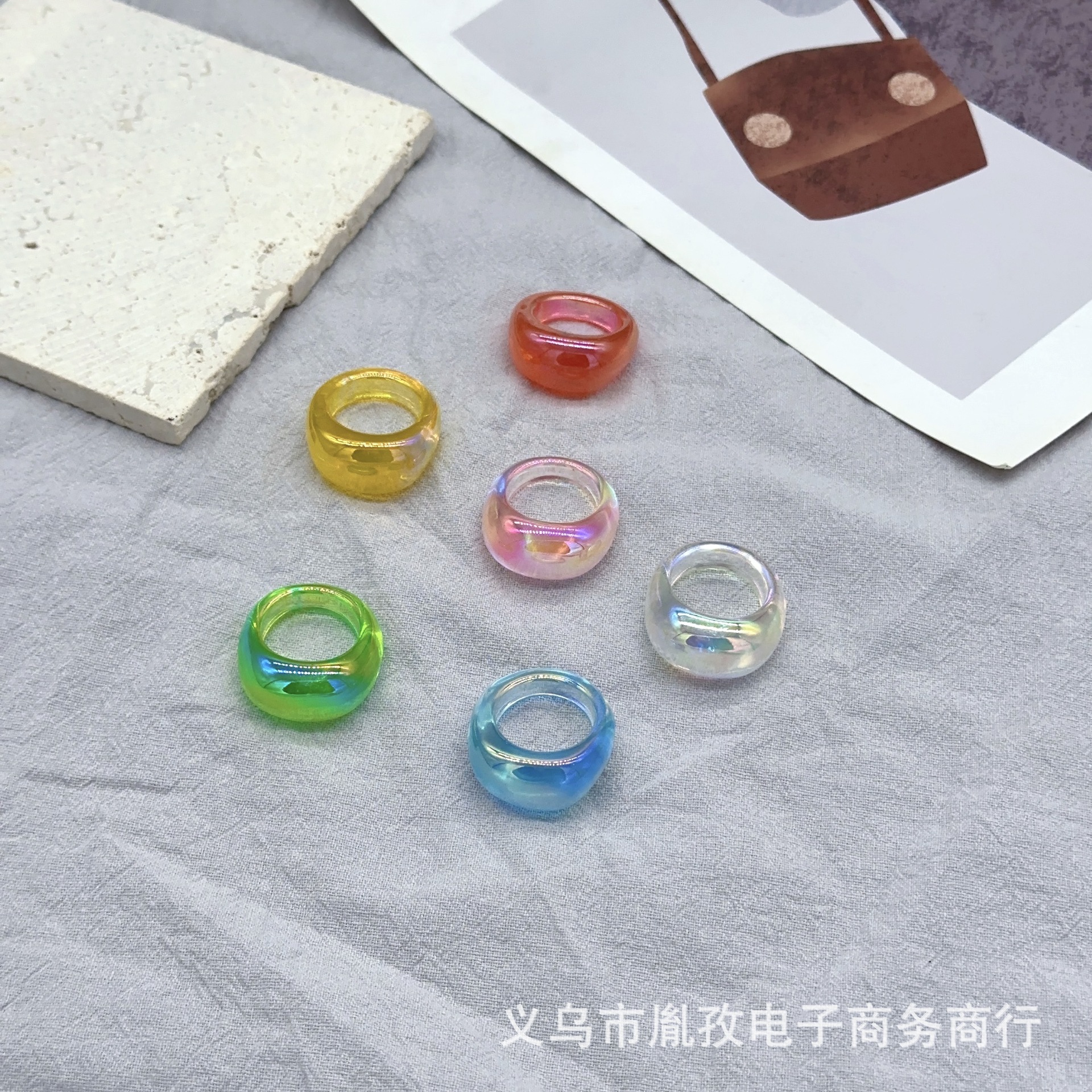 Nuevo japonés y coreano ins estilo neto rojo retro colorido resina acrílico anillo de las mujeres de moda simple estilo frío anillo