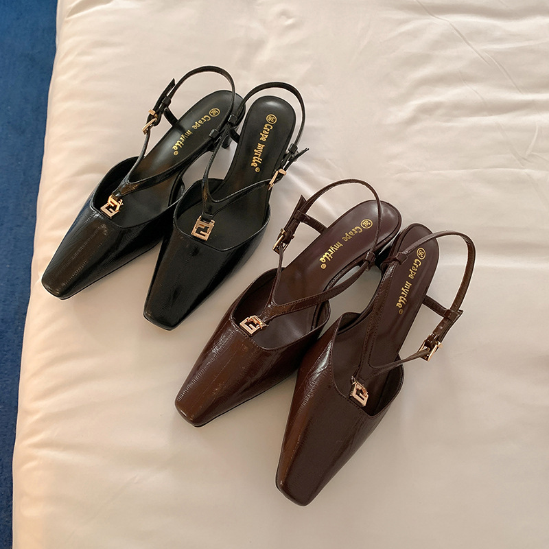 Sandalias de tacón bajo con diseño de pez lenguado, hebilla dorada pequeña y punta cuadrada, estilo similar a Jingquan Fumei, para mujer, para verano.