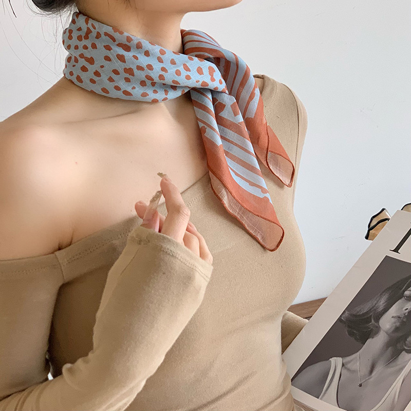 Bufandas de seda para mujeres primavera y verano coreano perezosas bufandas de flores pastorales retro versátiles bufandas cuadradas bufandas de protección solar