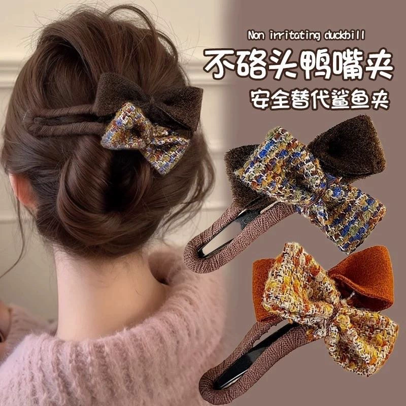Small plush cute hairgrip with bow, shark, hair accessory, Chanel style