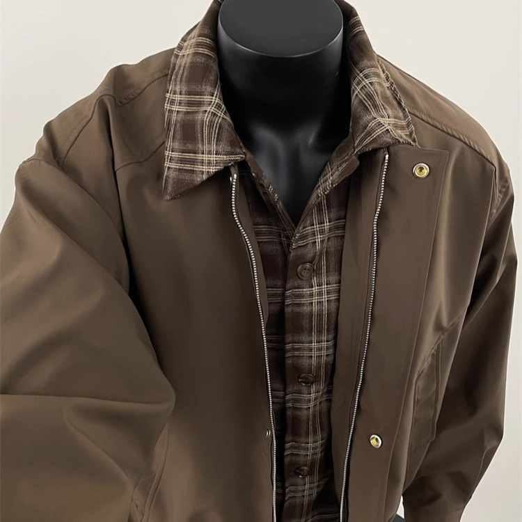 Chaqueta de diseño de nicho de otoño de pareja de contraste de dos piezas falsas de la marca de moda de la calle 2025 nuevo estilo americano