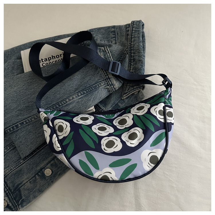 2025 Korean-style laid-back crossbody bag new versatile commuting dumpling bag, large-capacity commuting single-shoulder bag for women undefined