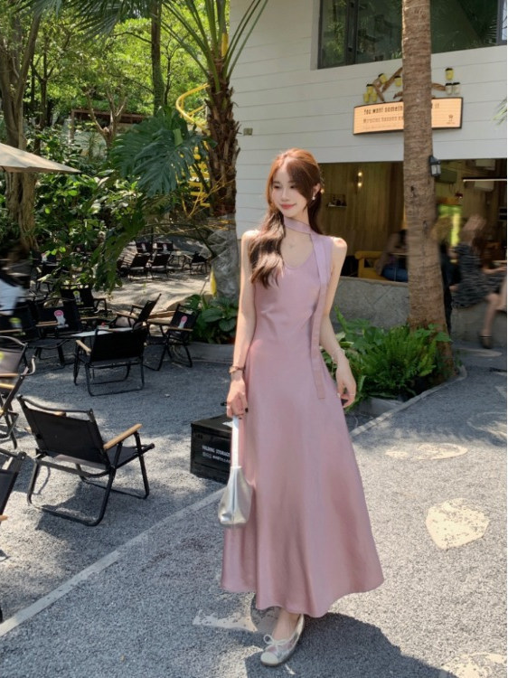法式高级V领无袖背心连衣裙女夏季2025新款收腰醋酸缎面鱼尾长裙|undefined