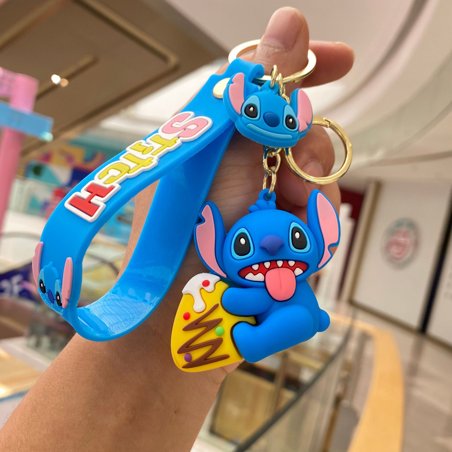 Dibujos Animados transfronterizos codiciosos puntada llavero colgante bolsa coche llavero muñeca rascando máquina regalo al por mayor