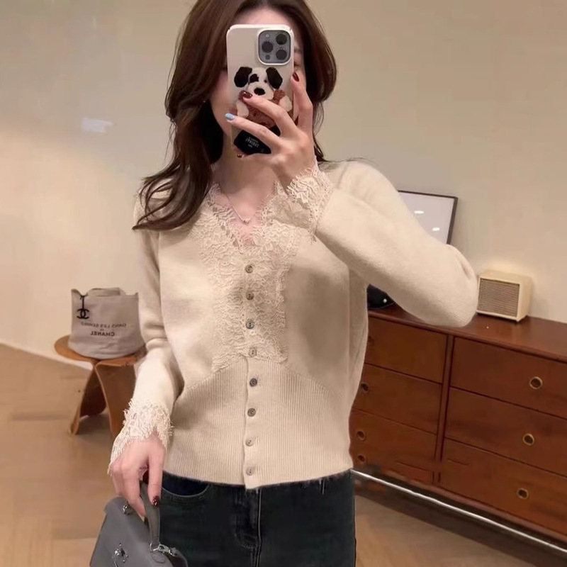 艾蜜の輪のカシミヤのデザイン感の百合の小さい大衆のレースは底のシャツをつなぎ合わせてvネックのセーターを重ねてカーディガンの女性を編みます。|undefined