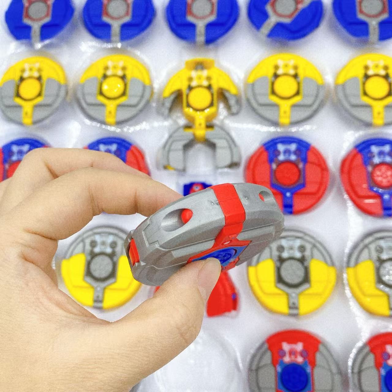 Creativa descompresión de deformación de punta de dedo giroscopio robot giroscopio juguetes de plástico para niños 6.2cm giroscopio mecánico