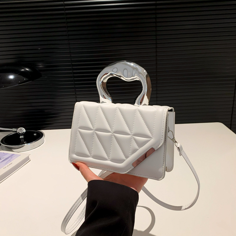 Bolso de textura de diamante para mujeres 2024 nuevo pequeño bolso de mano duro fresco, bolso cuadrado de moda de color sólido de un solo hombro.