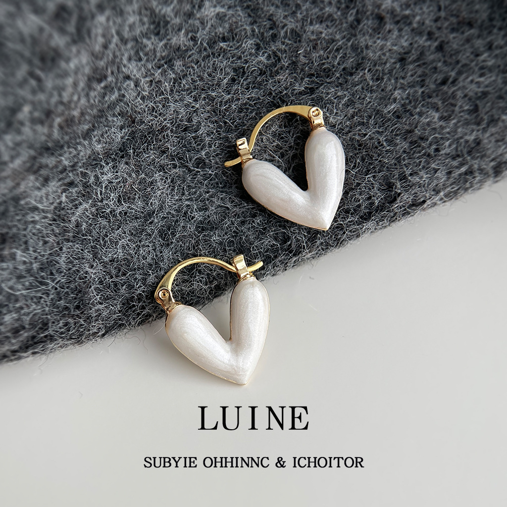 French-Style Elegant Versatile Heart-Shaped Commuter Earrings, White Minimalist Design, Heart-Shaped Daily Small Ear Clips, Ear Accessories