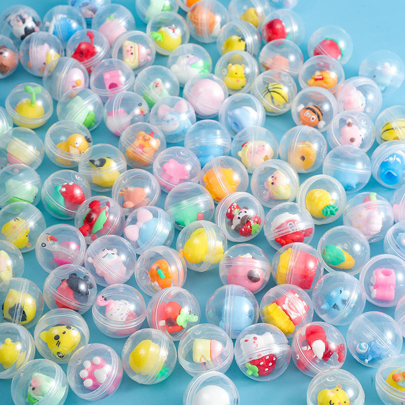 Los puestos del mercado nocturno de Yiwu empujan pequeños productos básicos, los puestos circulares, los regalos para niños de celebridades de Internet, los juguetes luminosos