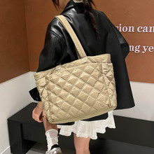 简约女托特包大容量时尚通勤菱格棉服包女韩版百搭个性小众单肩包