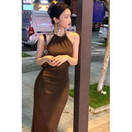 酒午自制港风复古2026女夏新款大露背性感挂脖包臀显瘦针织连衣裙