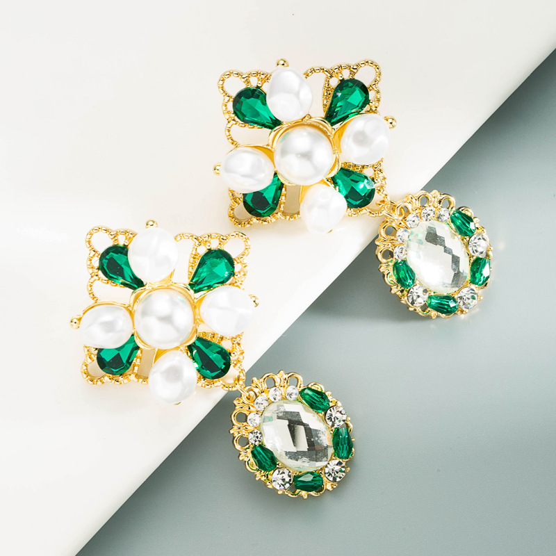 Vente En Gros Bijoux Boucles D&#39;oreilles En Perles De Strass Rétro Nihaojewelry display picture 3