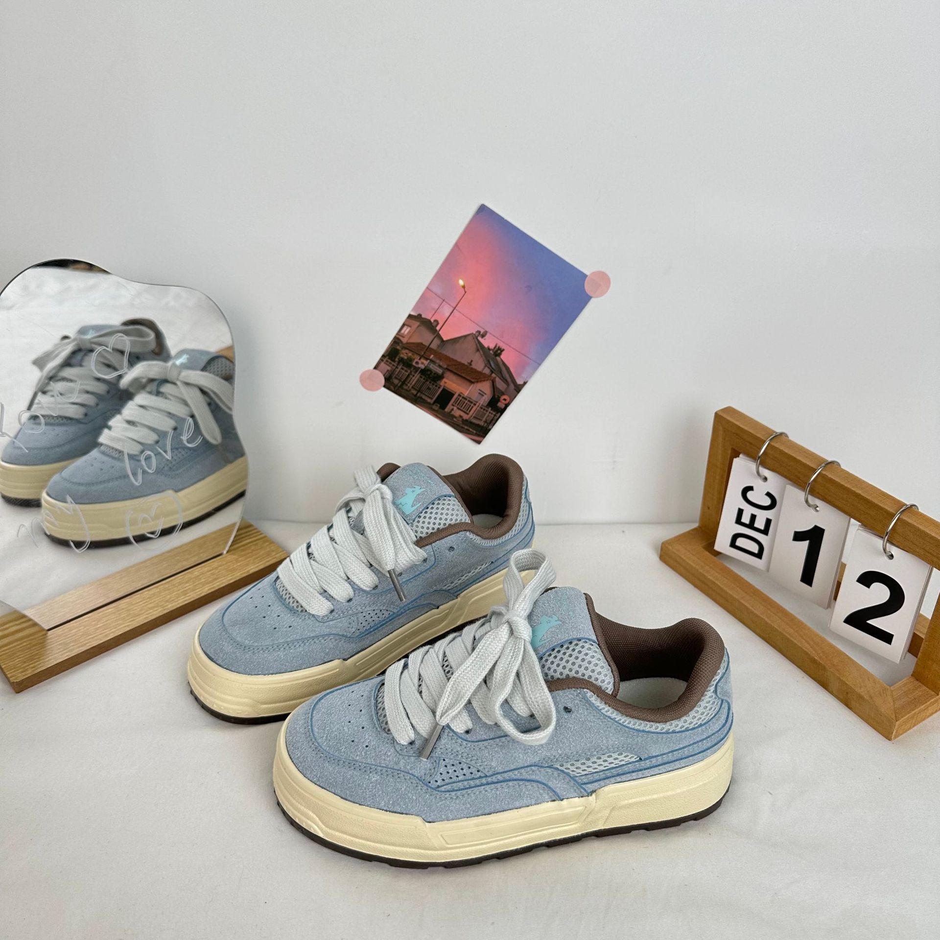 Yuanbo versátil retro zapatos de cabeza redonda para mujeres 2024 otoño estilo de nicho de diseño de zapatos de skate blanco