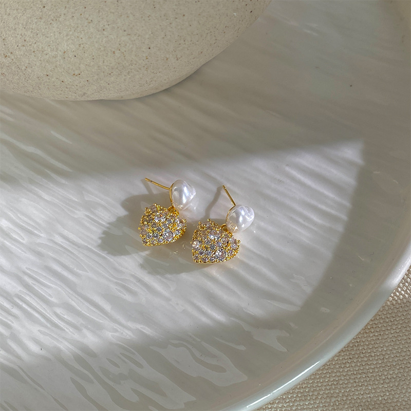 Fashionable cute fresh elegant earrings pearl