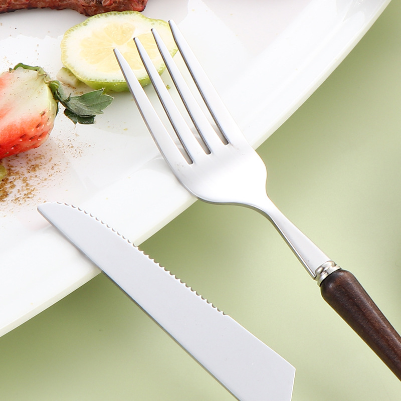Cross-border 304 mango de madera de acero inoxidable cintura pequeña brillante alas de pollo cuchillo de madera tenedor cuchara de cubierta occidental cuchillo de filete conjunto de cuatro piezas