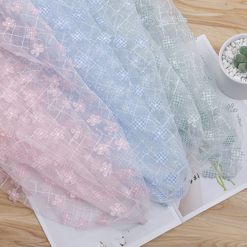 现货 梅花格子刺绣布料 春夏童装连衣裙蕾丝网布立体花朵服装面料
