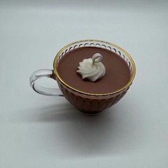 濃厚なコーヒーの香りが金メッキされたキャンドルカップ
